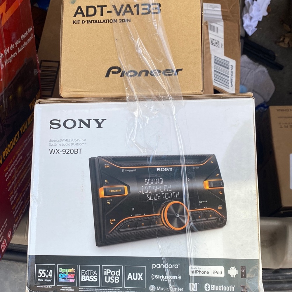 Sony 3din head unit with install kit
